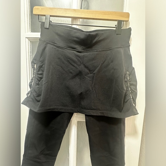 Athleta 2-in-1 Contender Skirt Combo Crop Leggings - Picture 4 of 7